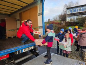 Mehr über den Artikel erfahren Aktion „Geschenk mit Herz“ an der Grundschule Bergheim